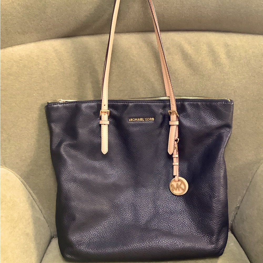 Michael Kors large leather pebbled black tote with dust bag EXCELLENT condition